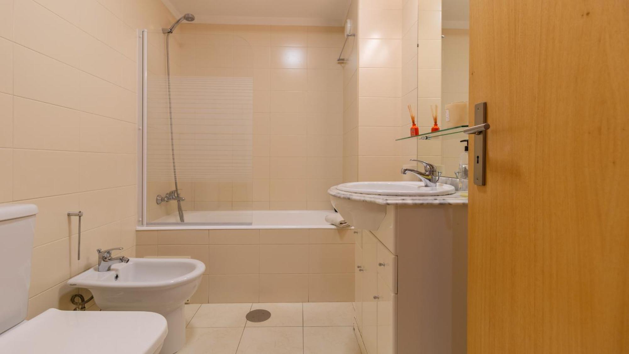 Cozy Downtown Apartment By Unique Hosts Porto Ngoại thất bức ảnh